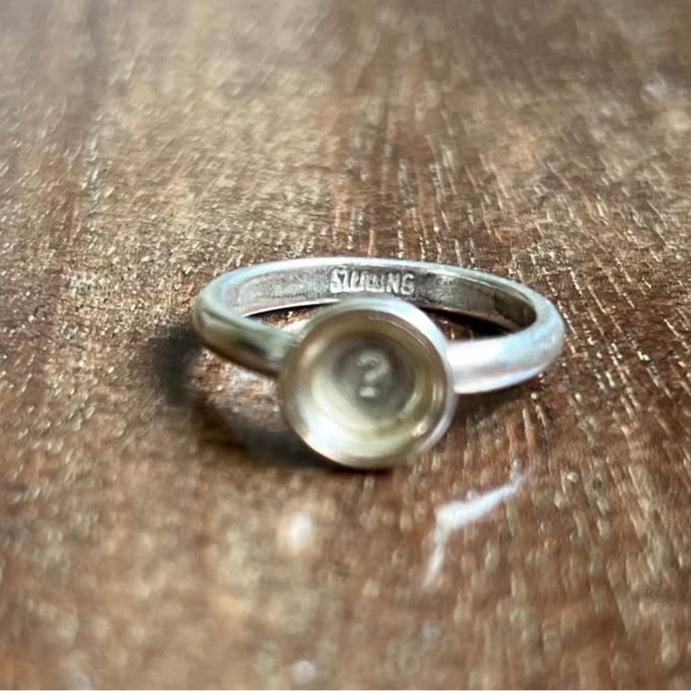 Guess Silver ? Design Ring - Picture 2 of 3